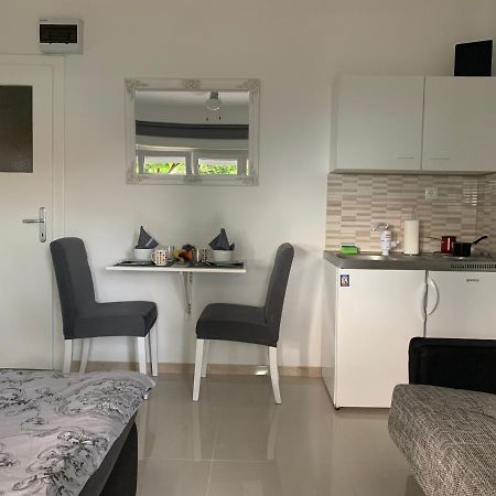 אימוטסקי Studio Apartman Miko מראה חיצוני תמונה