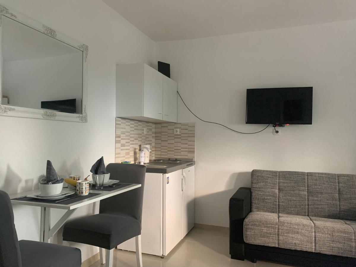 אימוטסקי Studio Apartman Miko מראה חיצוני תמונה